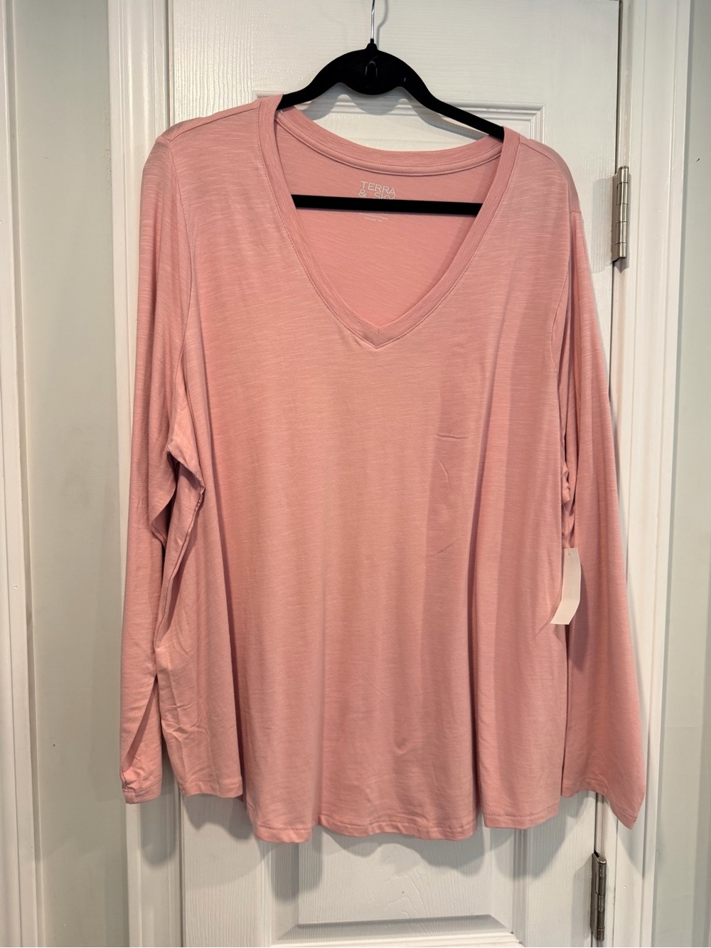 NWT Terra & Sky Size 2X Pink Long Sleeve V-Neck T-Shirt Tencel